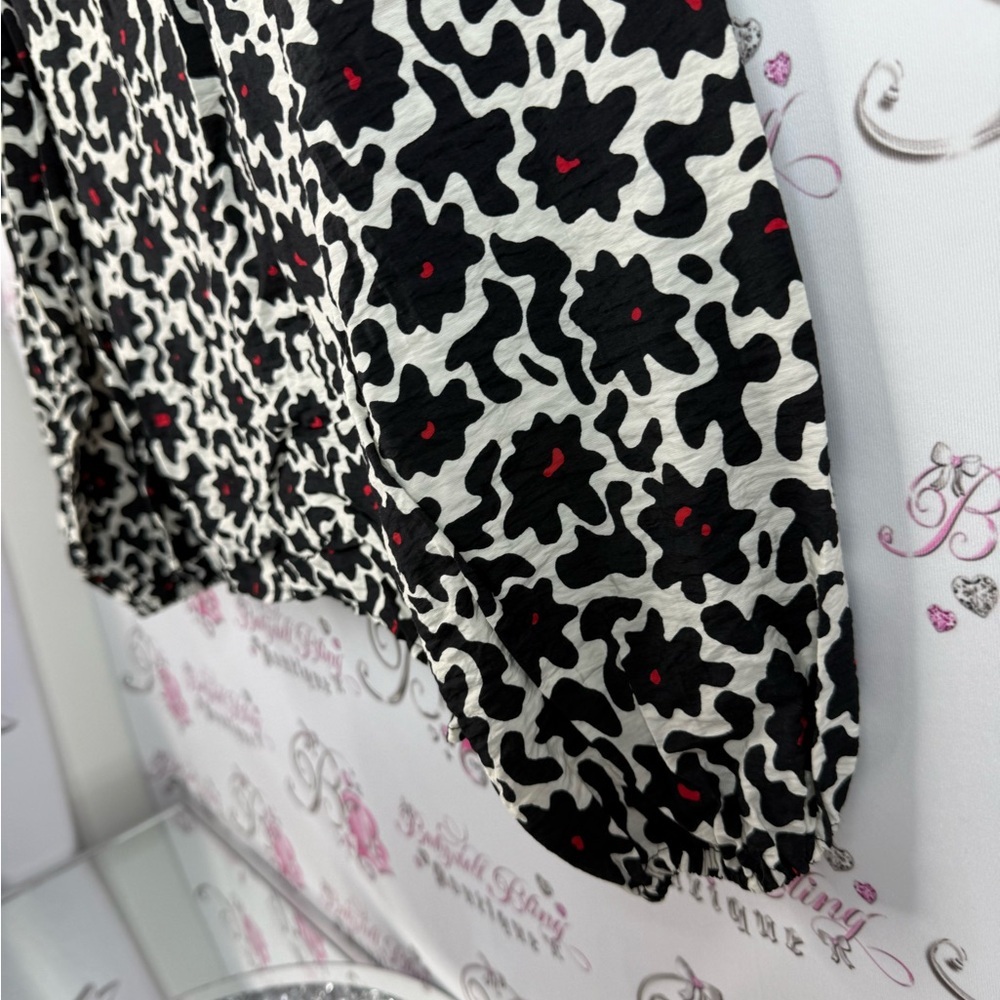 Northern Reflections long sleeve abstract, floral Black and White Floral Blouse - Picture 4 of 13